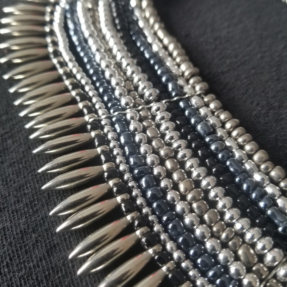 Beaded necklace - Picture 5 of 6